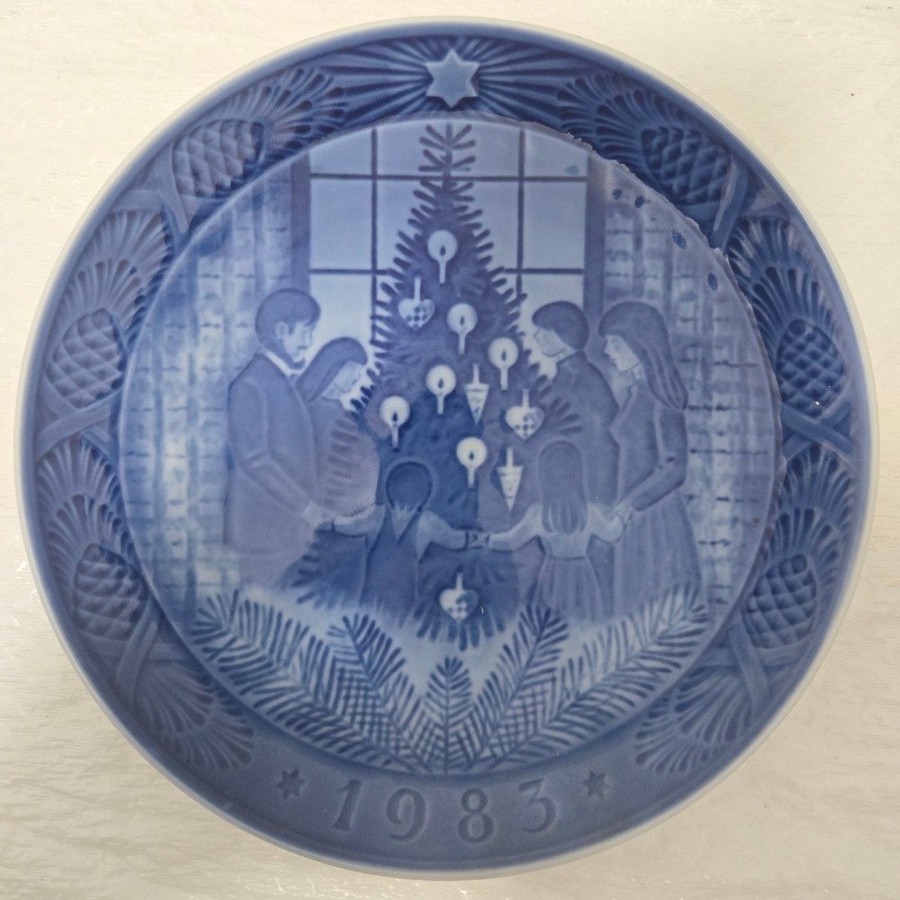 Royal Copenhagen 1983 Christmas Plate Glade Jul Merry Christmas Blue White Decor